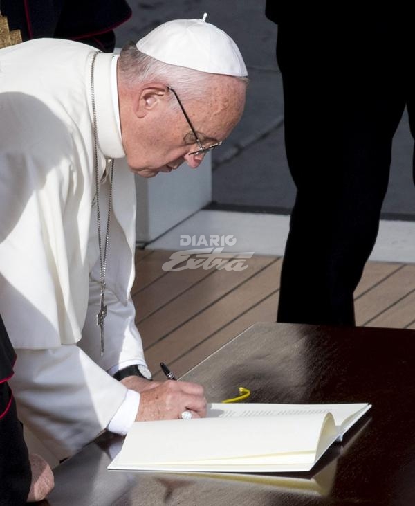 El Papa autoriza a todos los sacerdotes absolver el pecado del