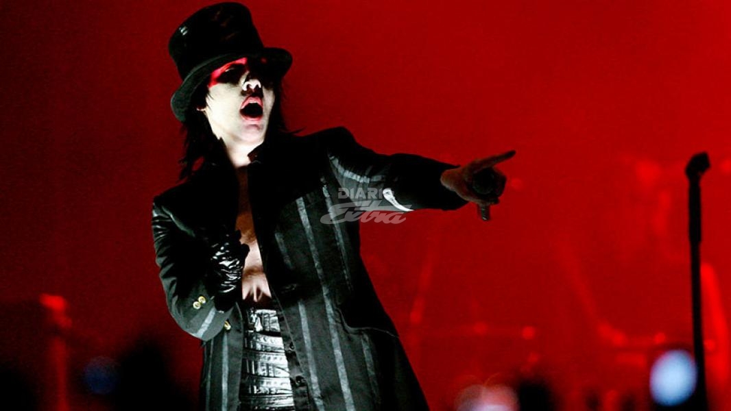 Fashion песня manson. Мэрилин мэнсон концерт 2000. Мэрилин мэнсон на сцене 2010. Мэрилин мэнсон на сцене 2009. Концерт Мэрилина мэнсона.