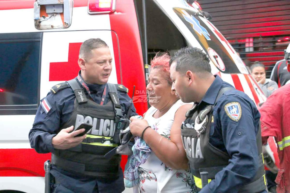 Diario Extra Mujer Pende De Un Hilo Al Ser Atropellada Por Bus